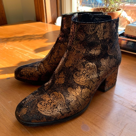 Vagabond Shoes - vagabond copper daisy print boot 38